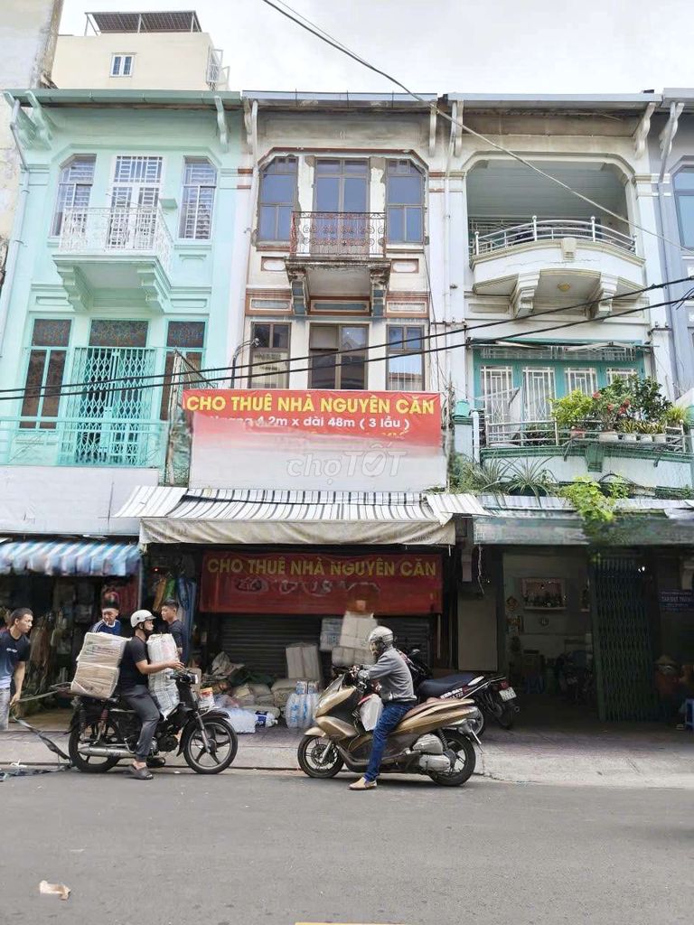 Аренда · 4 комн. · 202 м² · Quận 6, ул. Đường Tháp Mười