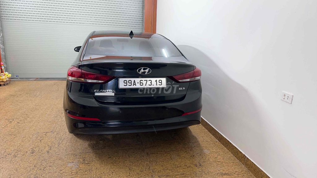 Hyundai Elantra 2019 2.0AT - 89896 km