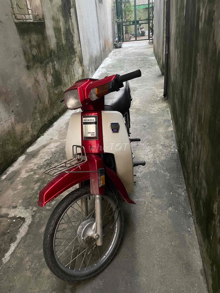 Honda Dream Thai Red