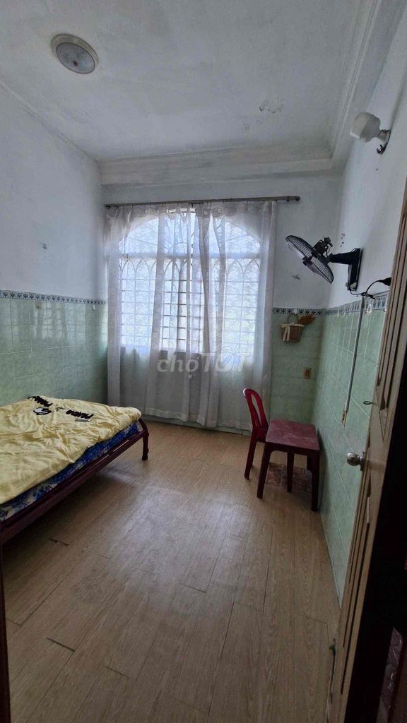 Phòng Trọ cửa sổ to sẵn máy lạnh giường nệm