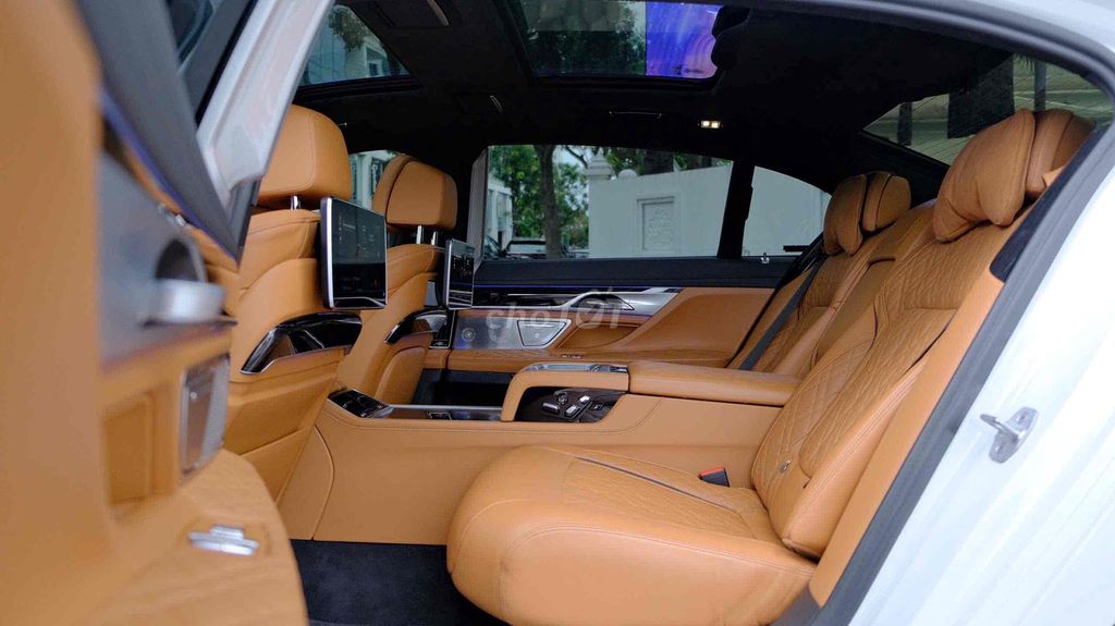 BMW 7 Series 2021 740Li - 19999 km Bank 90%. Mua bán Ô tô tại Quận 7 Tp Hồ Chí Minh được đăng bởi PHÁT ĐẠT LUXURY CAR hình 8