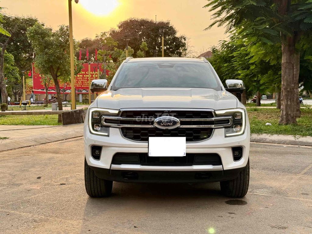 Cần bán ford everest titanium 2 cầu 2022 đi lướt