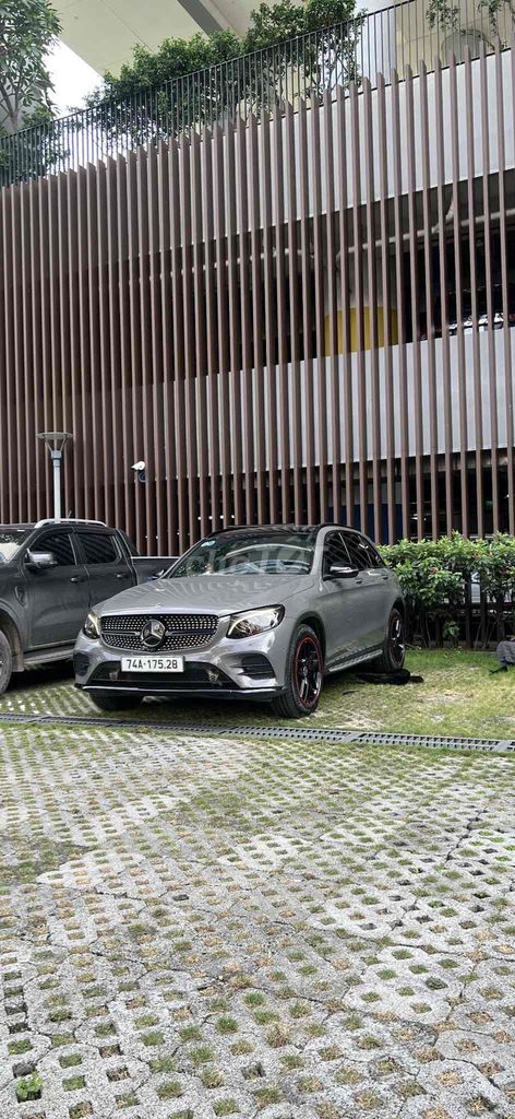 Mercedes-Benz GLC 2019 GLC 300 Xám. Mua bán Ô tô tại Thành phố Thủ Đức Tp Hồ Chí Minh được đăng bởi Hảo Lê Hoàng hình 2