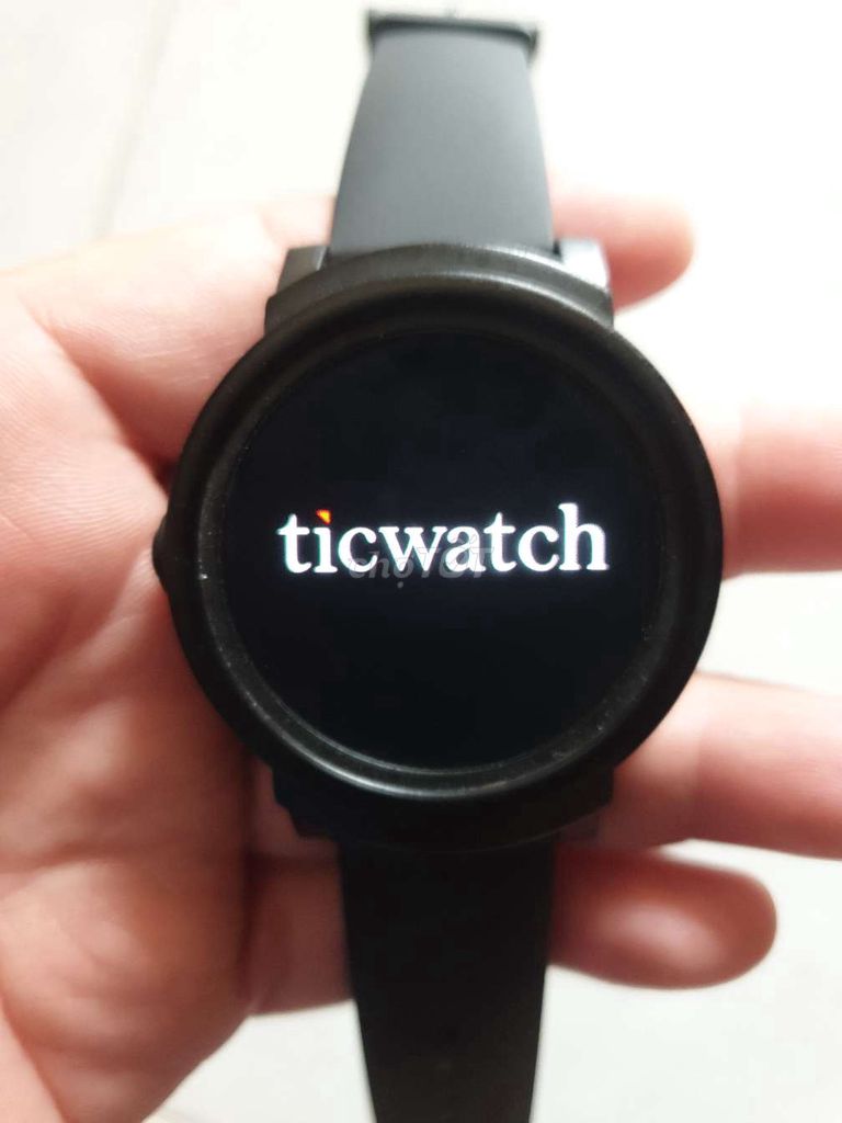 Đồng hồ ticwatch e j50z đẹp như hình