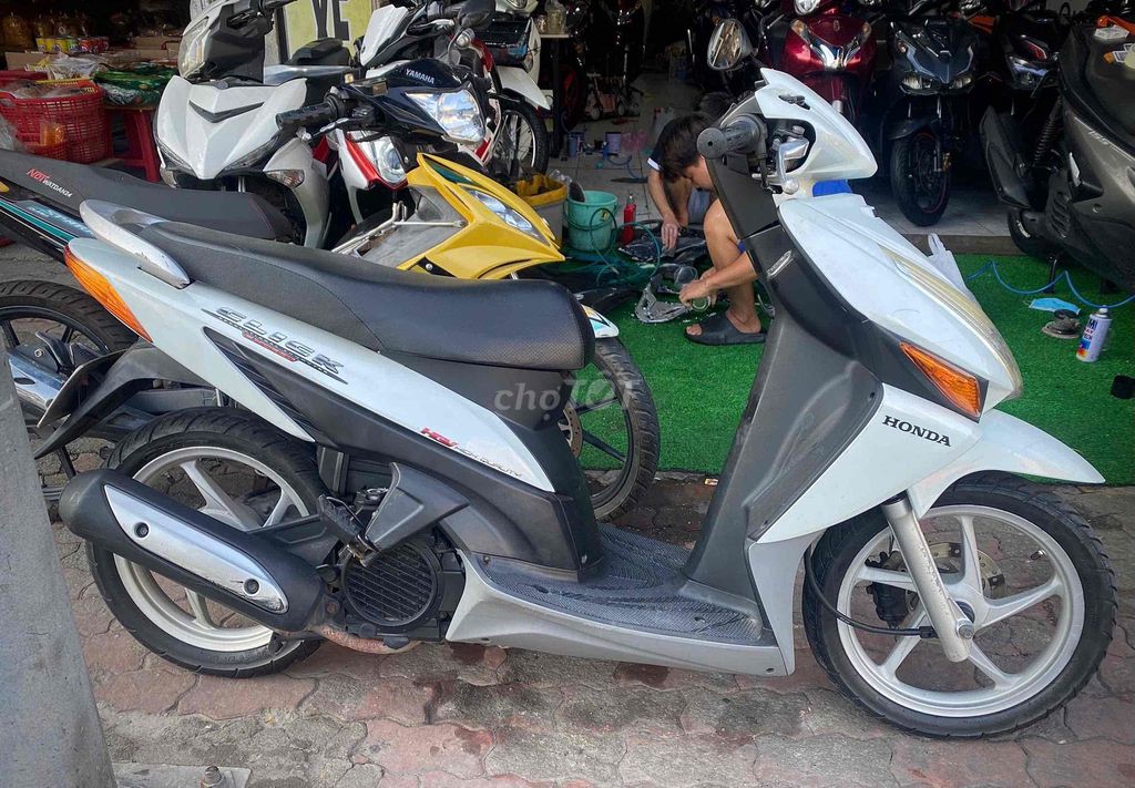 Honda Click Trắng Tự động Đã qua sử dụng. Mua bán Xe máy tại Thành phố Thuận An Bình Dương được đăng bởi Cửa  Hàng xe máy An Lộc  hình 4