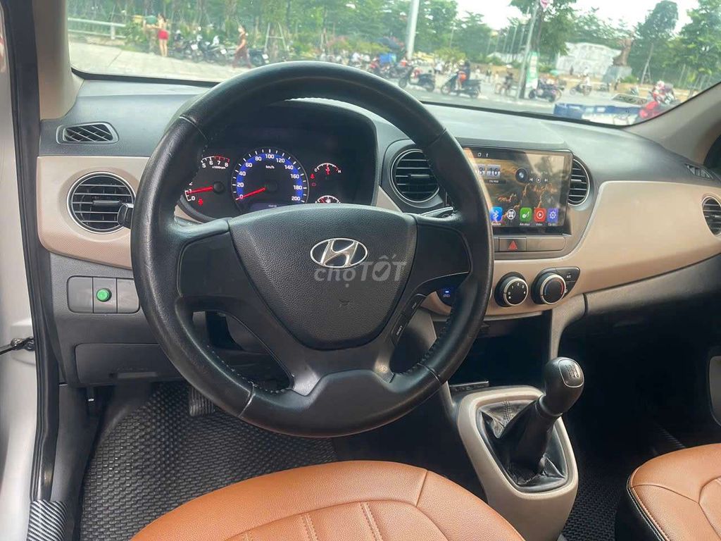 Hyundai i10 Sedan 2016 механическая коробка, серебристый
