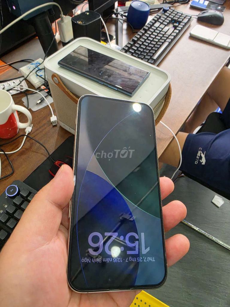 Apple iPhone 15 Pro Max Bạc Mỹ Đã sử dụng. Mua bán Điện thoại tại Quận Thanh Xuân Hà Nội được đăng bởi Hoang Ha hình 1