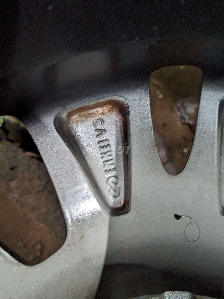 Mâm xe Toyota Innova 2015 Hợp kim Bạc. Mua bán Phụ tùng xe tại Huyện Định Quán Đồng Nai được đăng bởi Nguyen Thanh Tu hình 4