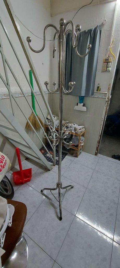 Cây phơi đồ Inox Bạc và Bàn gỗ. Mua bán Nội thất, đồ gia dụng khác tại Quận 7 Tp Hồ Chí Minh được đăng bởi ho hình 1