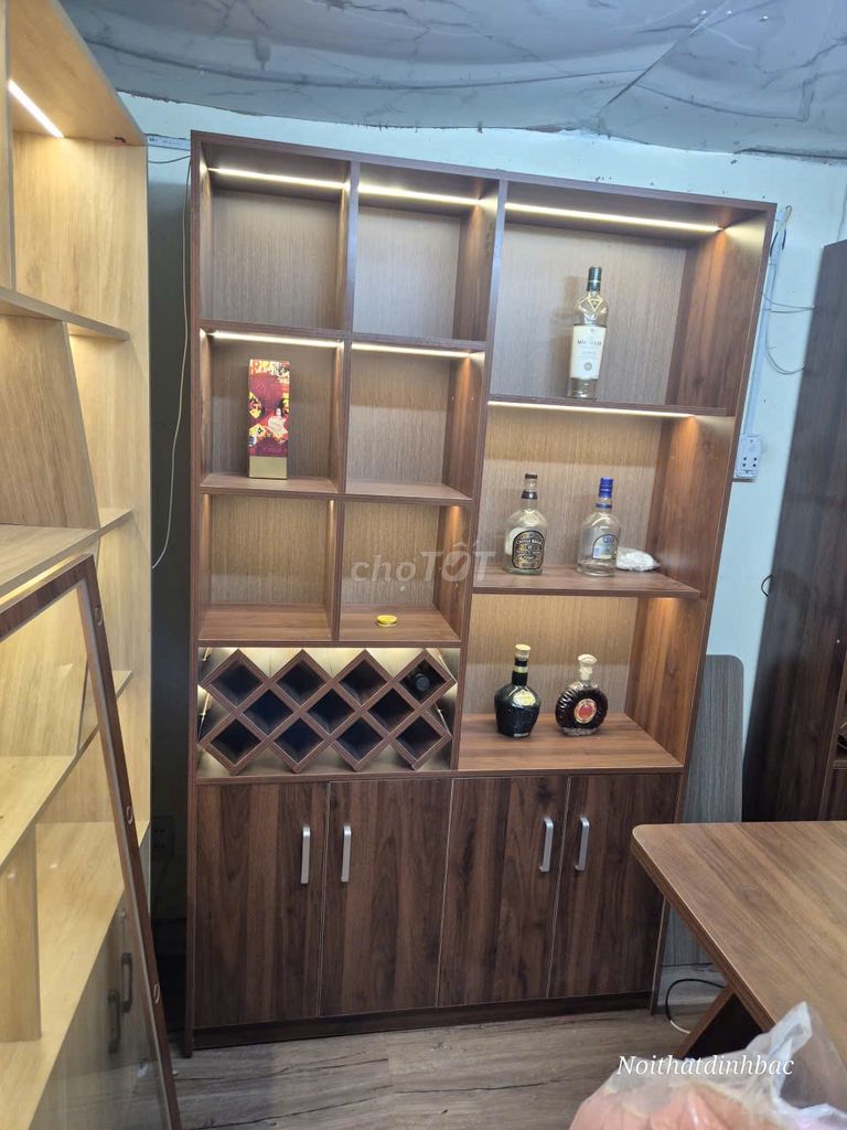 Tủ rượu gỗ màu nâu 1M2 X 2M. Mua bán Tủ, kệ gia đình tại Quận Bình Tân Tp Hồ Chí Minh được đăng bởi NGUYỄN HẠNH BÀN GHẾ TỦ KỆ hình 1