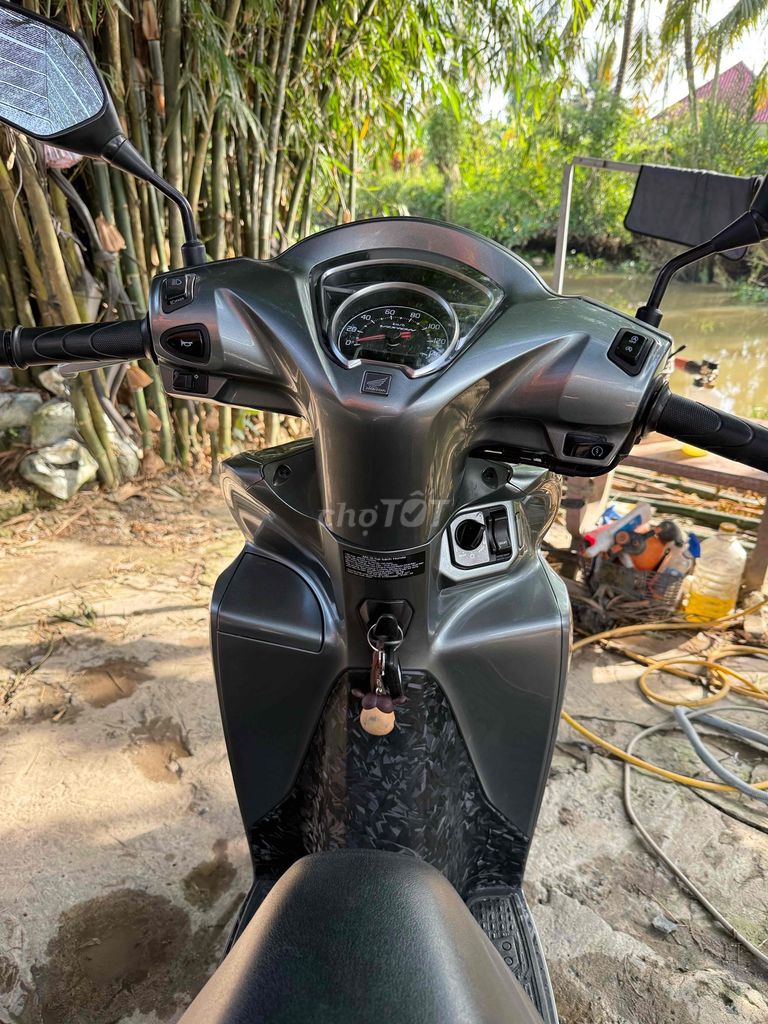 Honda Vision 2024 Xám ghi 4000 km. Mua bán Xe máy tại Huyện Lai Vung Đồng Tháp được đăng bởi Hoài Tính hình 7