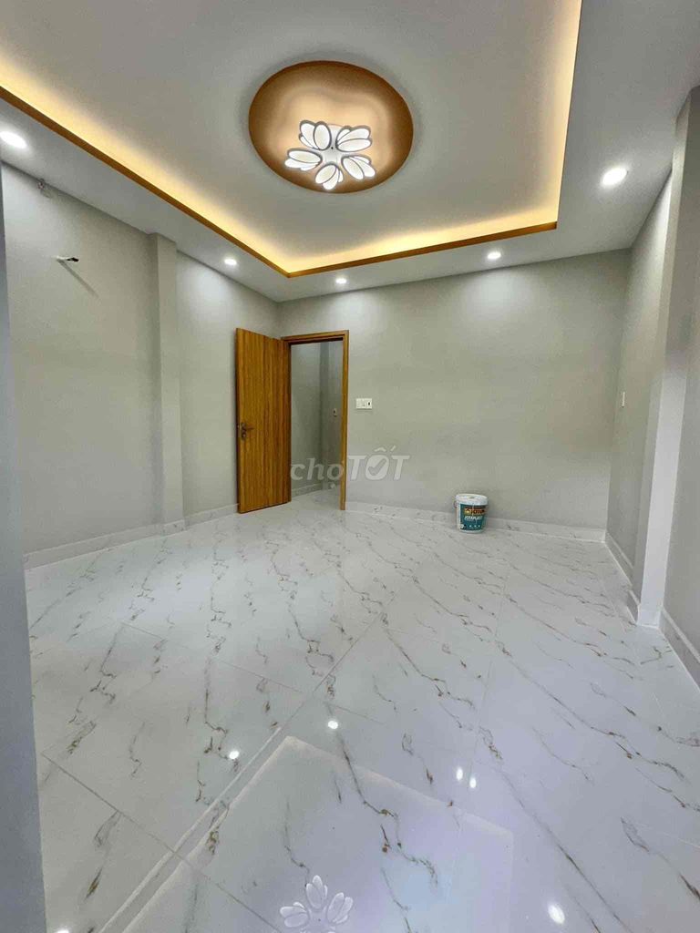 Bán nhà đẹp ở ngay, 2 tầng,3PN 40m2, sát Q10, giá chỉ hơn 4 tỷ.