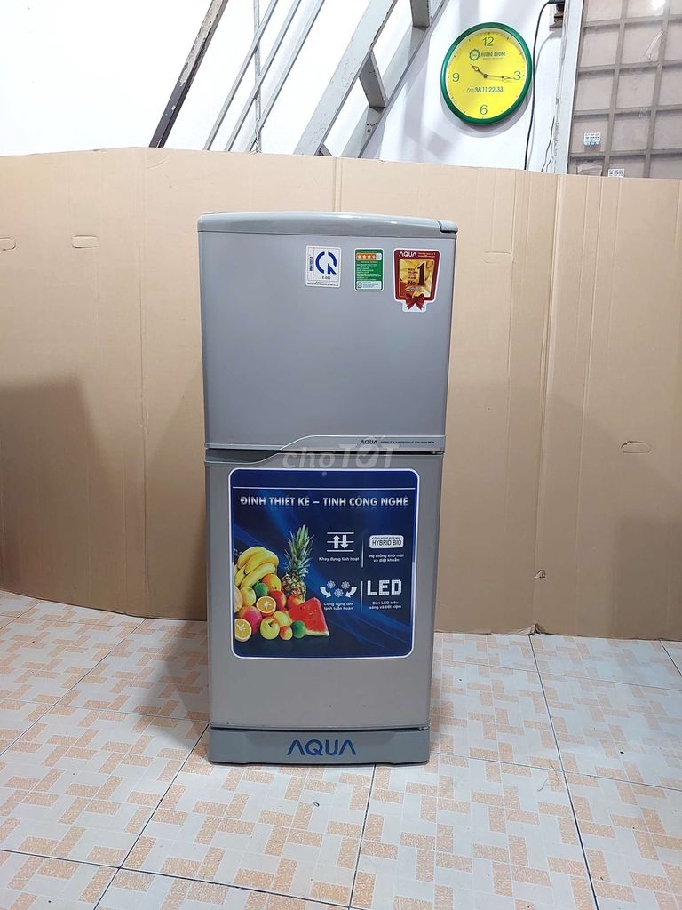 Tủ lạnh Aqua 120L đời mới, xả tuyết tự động.