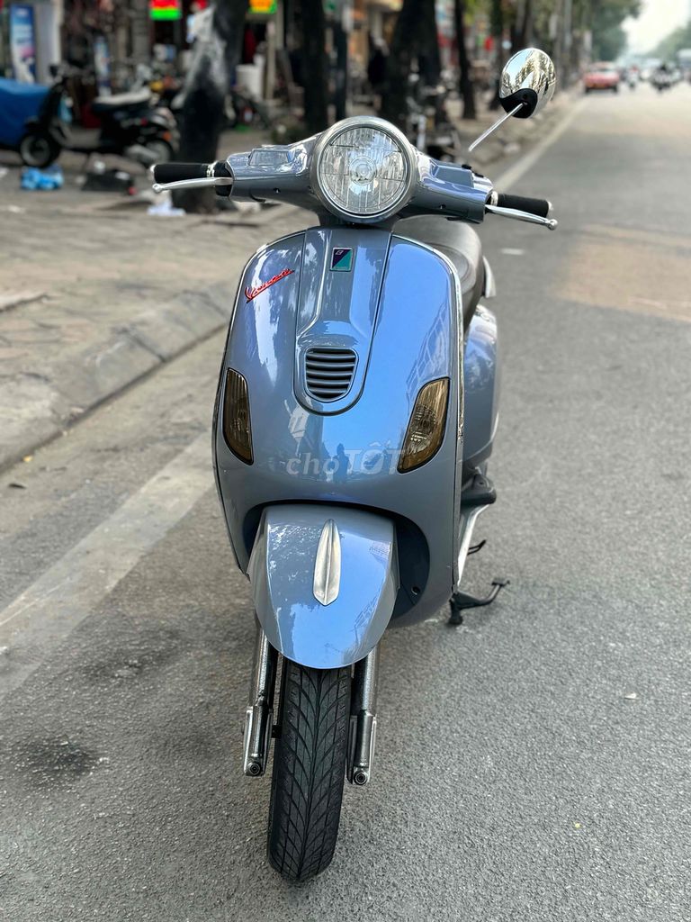 Vespa xám xanh camay biển Hà nội ,bình lướt 2k24