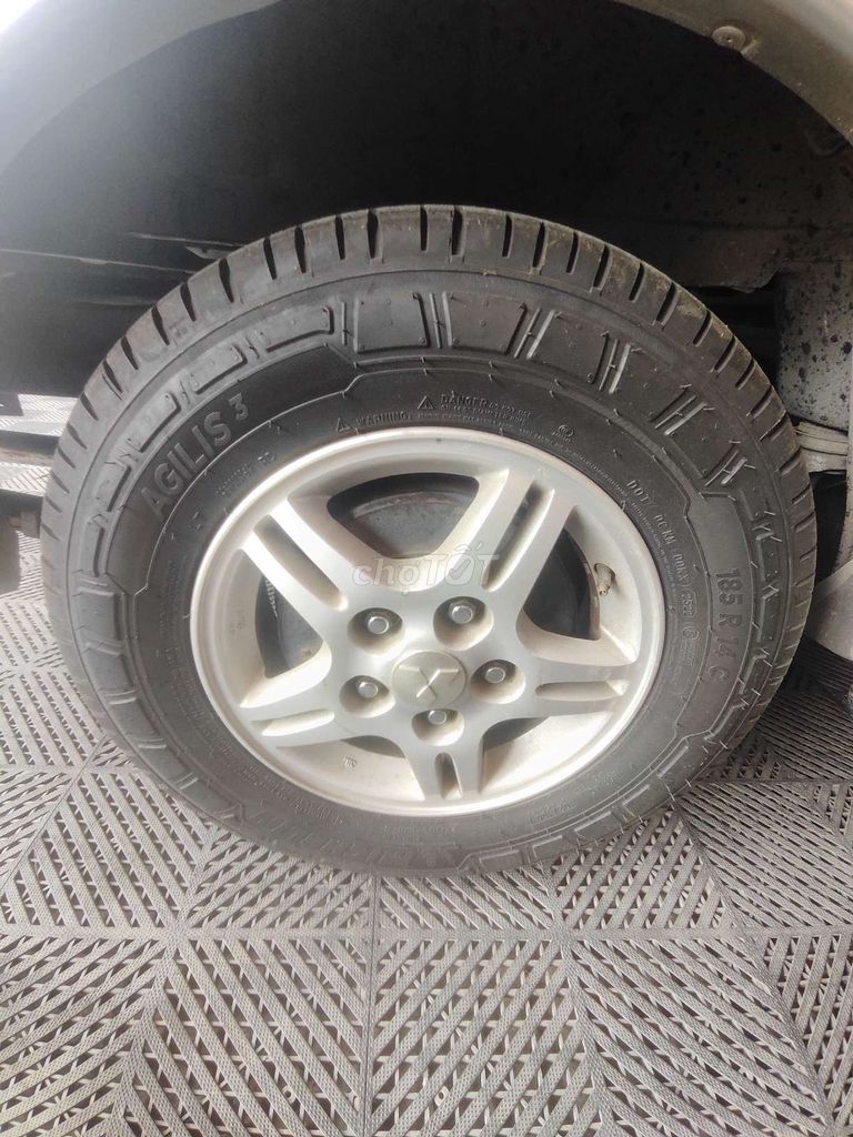 Mitsubishi Adventure 2004 photo 3