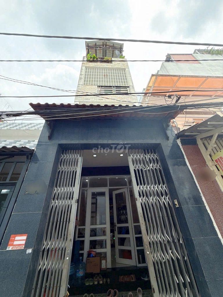 4-этажный дом на улице Bùi Minh Trực, округ 5, округ 8