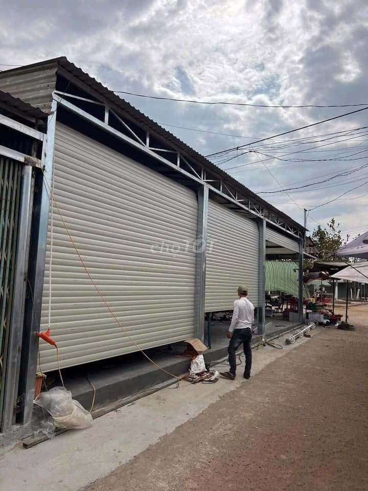 Cửa cuốn Đài Loan Kim loại Trắng ngà. Mua bán Nội thất, đồ gia dụng khác tại Huyện Xuyên Mộc Bà Rịa - Vũng Tàu được đăng bởi Thành Trì Xuyên Mộc hình 1