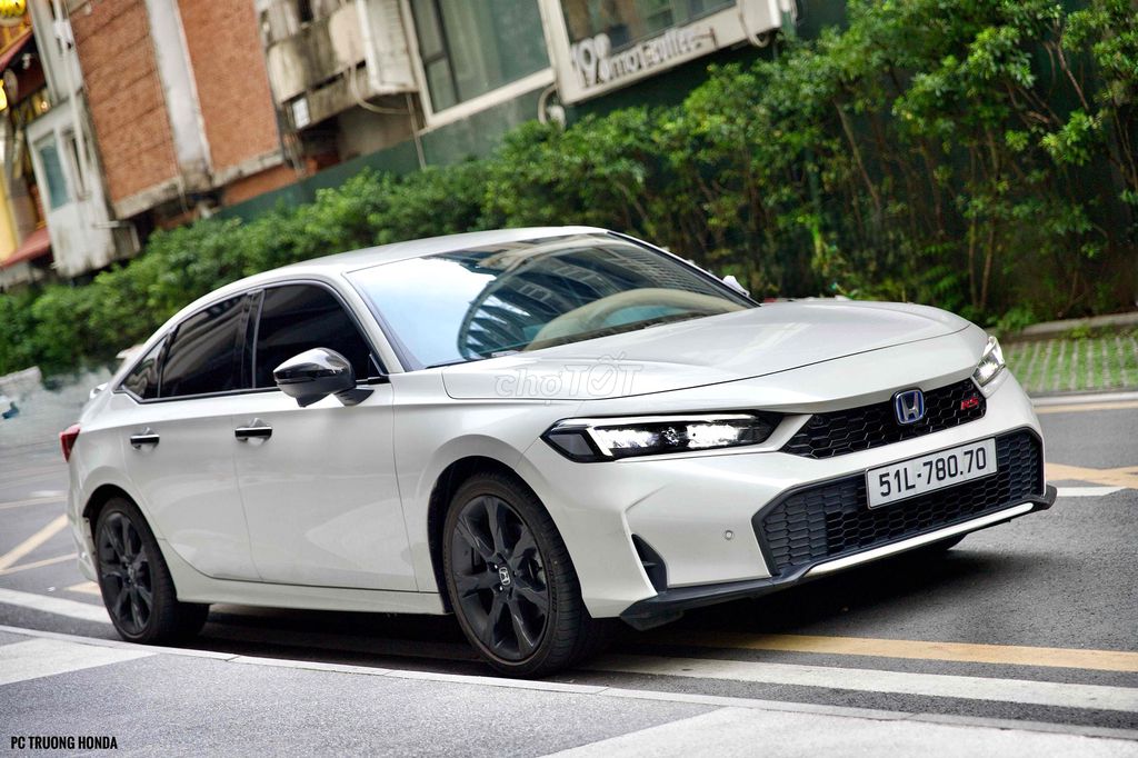 CIVIC RS HEV 2025 CAO CẤP NHẤT,  LƯỚT MỚI NHẤT VN. Mua bán Ô tô tại Quận 10 Tp Hồ Chí Minh được đăng bởi PC Trương hình 11
