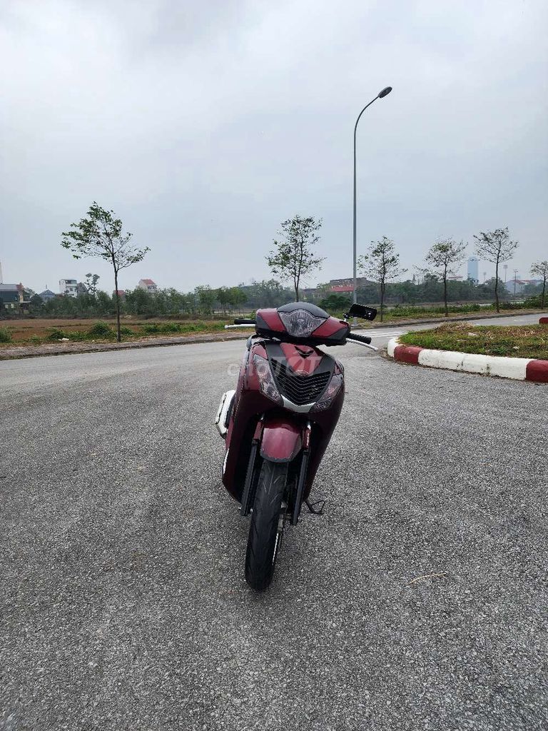 Bán chiếc SH lên vỏ ý máy zin hồ sơ cầm tay. Mua bán Xe máy tại Thành phố Hà Tĩnh Hà Tĩnh được đăng bởi D Watch hình 3