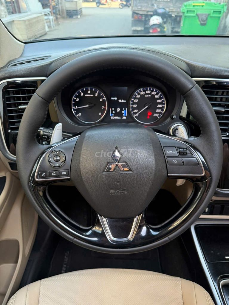 Mitsubishi Outlander 2018 2.0 CVT Premium 72000km. Mua bán Ô tô tại Quận Bình Thạnh Tp Hồ Chí Minh được đăng bởi Nguyen van dat hình 6