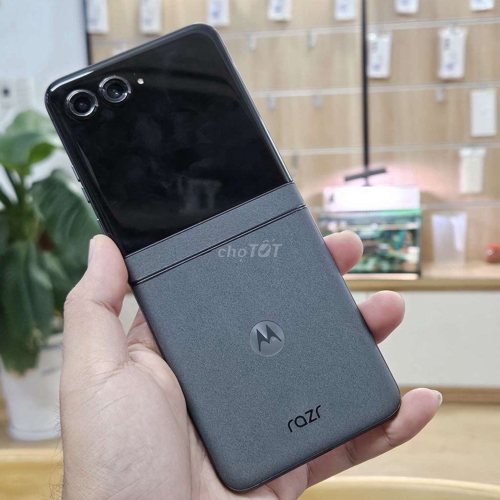Motorola Razr 50 256GB Đen. Mua bán Điện thoại tại Quận Thanh Khê Đà Nẵng được đăng bởi Cửa hàng Zinphones  hình 1