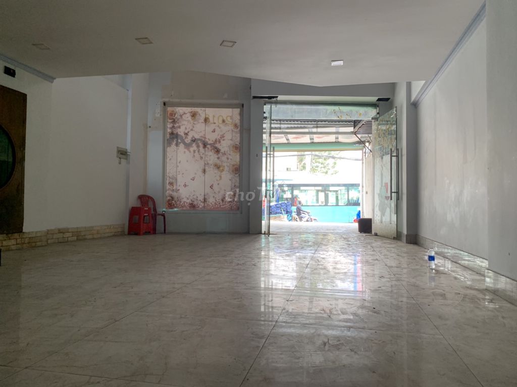 Nhà mặt tiền đường Tân Kỳ Tân Quý 6x20m trệt lửng 4 lầu sân thượng cho