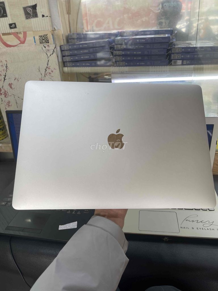 MacBook Pro 2019 16 inch 16GB RAM 512GB SSD