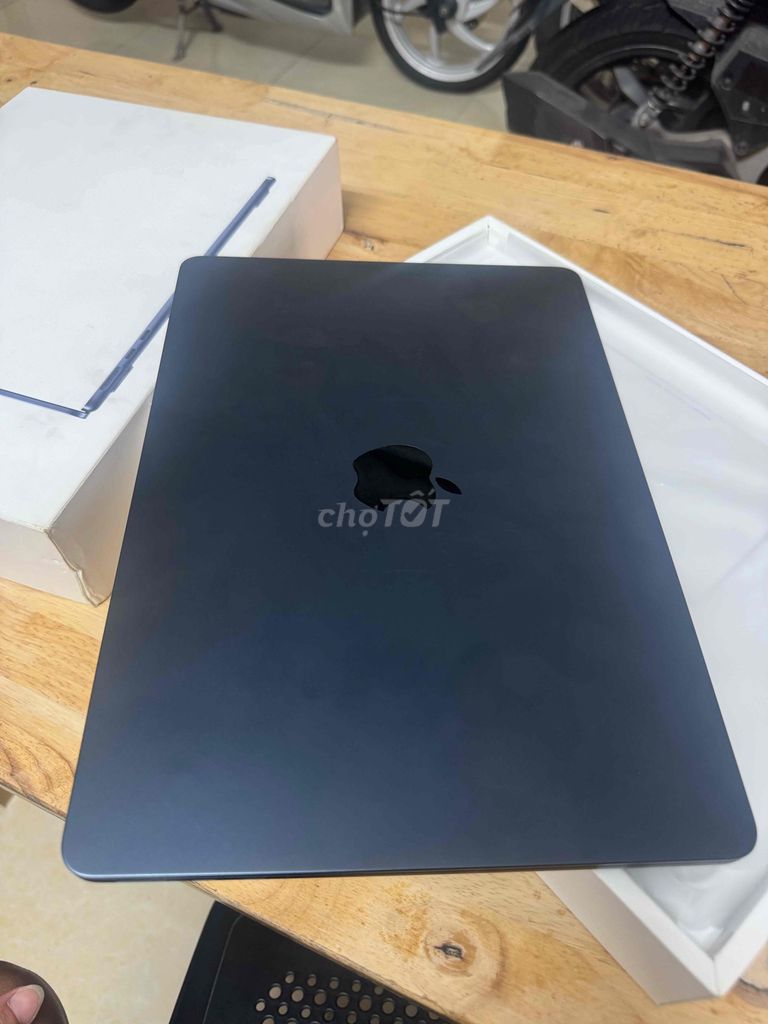 Apple MacBook Air M4 16GB 13.6 inch. Mua bán Laptop tại Thành phố Thủ Dầu Một Bình Dương được đăng bởi Tuấn hình 1