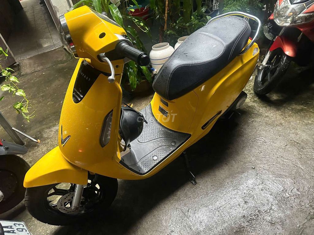 Электроскутер VinFast EVO 200, ханойские номера