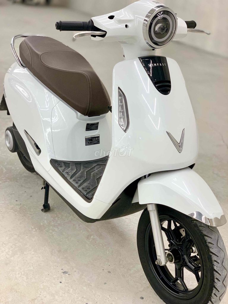 Электромотоцикл VinFast EVO 200 2023 белый, покупка аккумулятора
