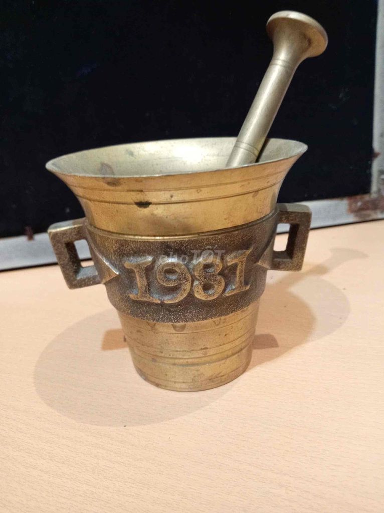 Cối chày Skultuna Year Mortar 1981 Đồng thau. Mua bán Đồ sưu tầm, đồ cổ tại Quận Hai Bà Trưng Hà Nội được đăng bởi Gốm đồng Ngân Trang hình 1