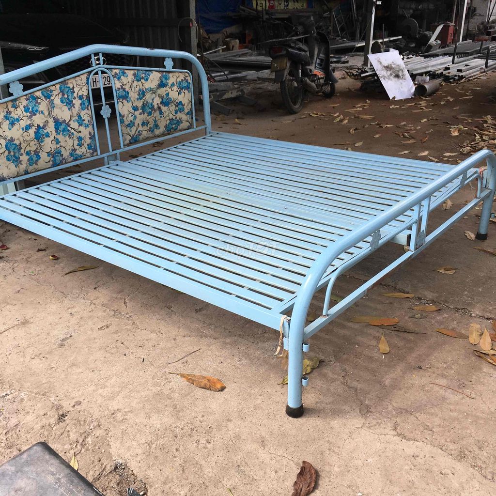 giường sắt 1m8x2m