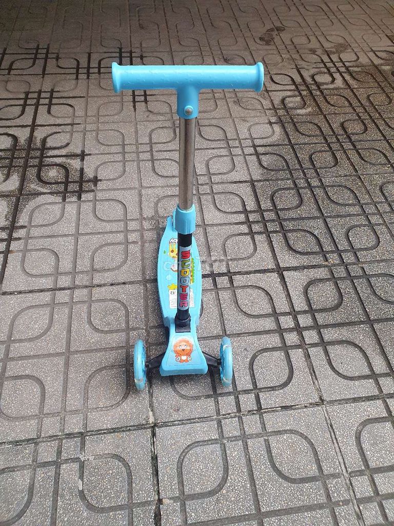 Xe trượt scooter trẻ em có đèn 7 màu chạy nhanh. Mua bán Mẹ và bé tại Quận 8 Tp Hồ Chí Minh được đăng bởi gia minh  hình 1