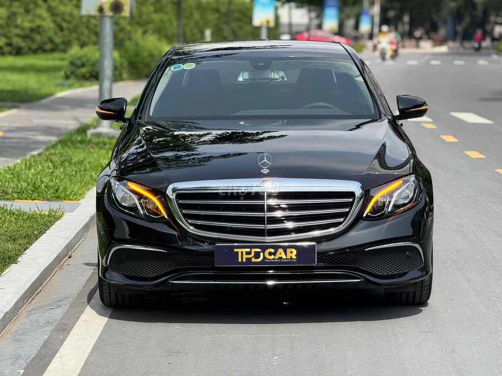 Mercedes E200 2019 Đen Nâu - 23.500km - 1 Chủ. Mua bán Ô tô tại Quận Bình Tân Tp Hồ Chí Minh được đăng bởi Huỳnh Thiên Bảo hình 3
