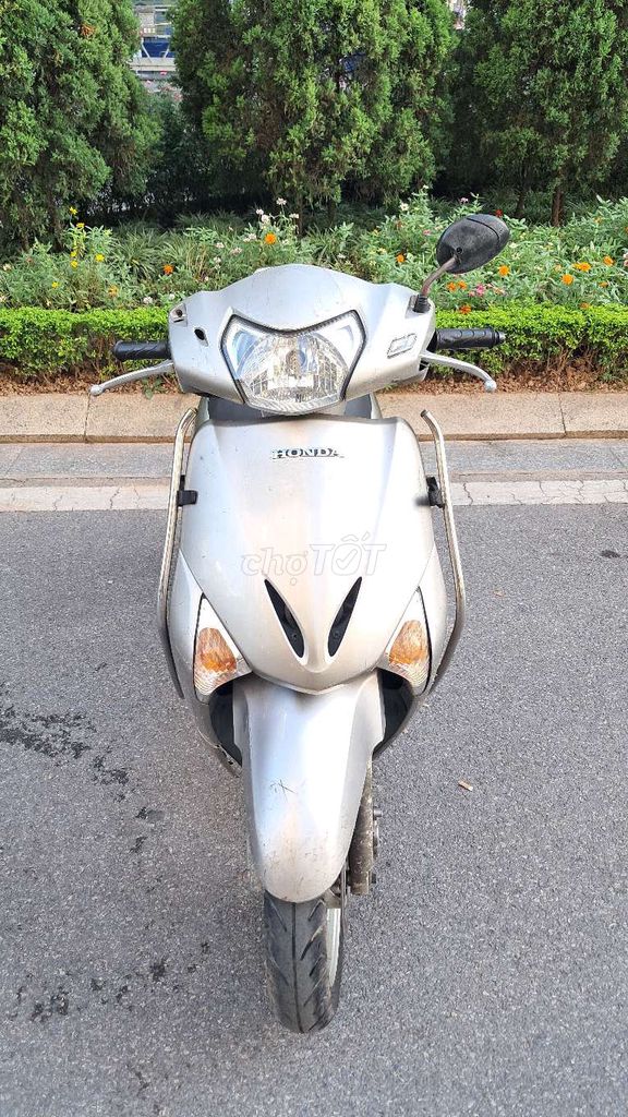 Honda Lead 2011, серебристый