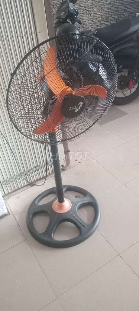 Quạt đứng Asia Đen Cam. Mua bán Quạt tại Quận Liên Chiểu Đà Nẵng được đăng bởi Le hình 1