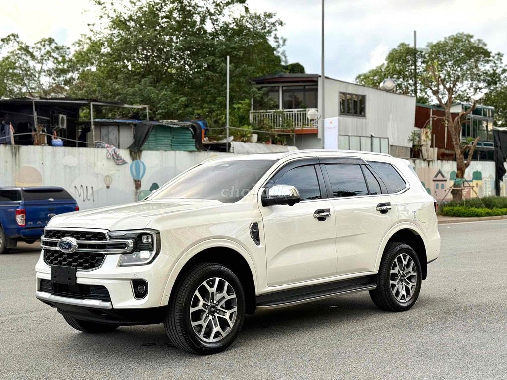 Ford Everest 2022 Titanium Plus 2.0L 4x4 AT. Mua bán Ô tô tại Quận Cầu Giấy Hà Nội được đăng bởi Quang Huy hình 3