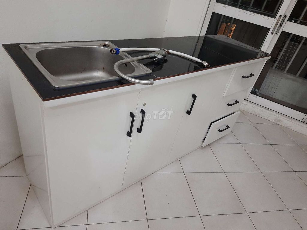 Tủ bếp Trắng có vòi đã sử dụng. Mua bán Nội thất, đồ gia dụng khác tại Quận 8 Tp Hồ Chí Minh được đăng bởi Hoang Van Tam hình 1