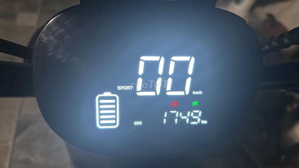 Электроскутер Vinfast Motio 50cc черный