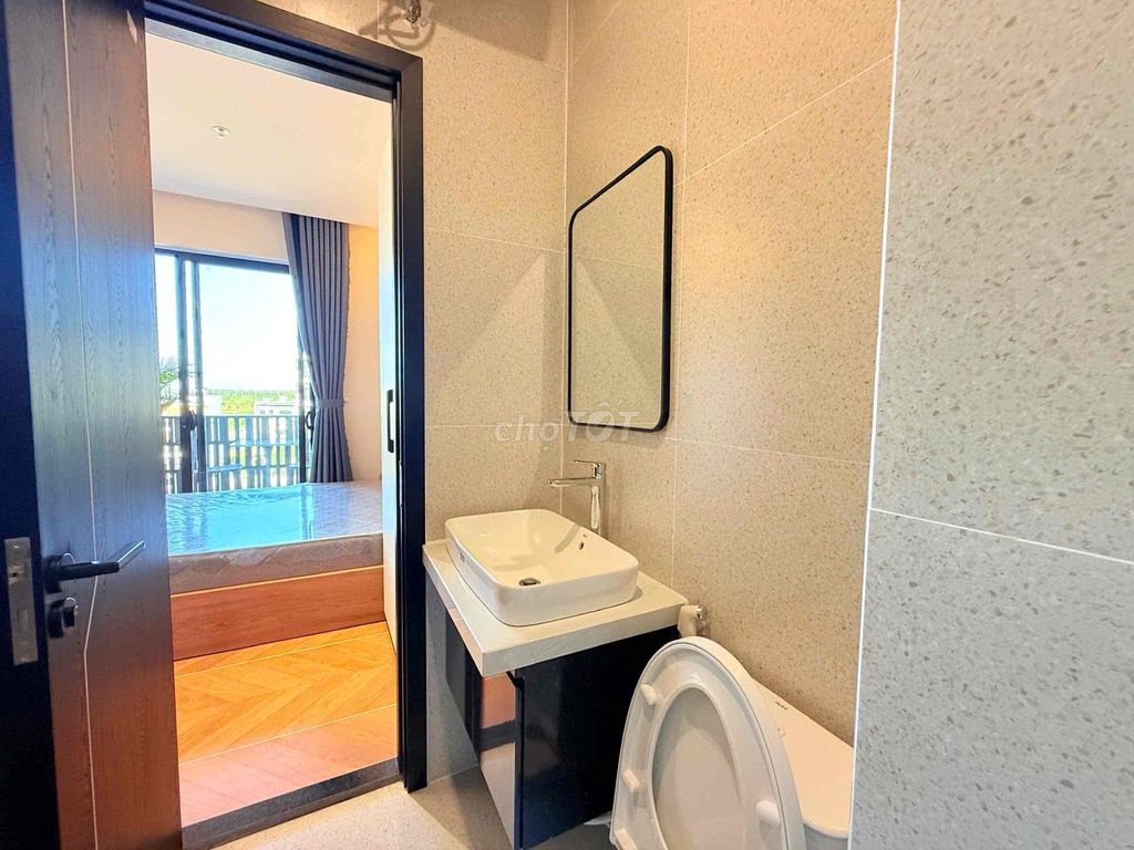 New Light Apartment unit with balcony in FPT City — photo 4