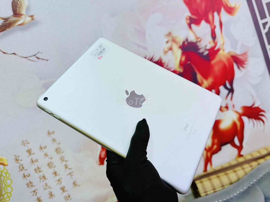 iPad Gen 6 2018 Wifi silver 99% nguyên zin Trả Góp