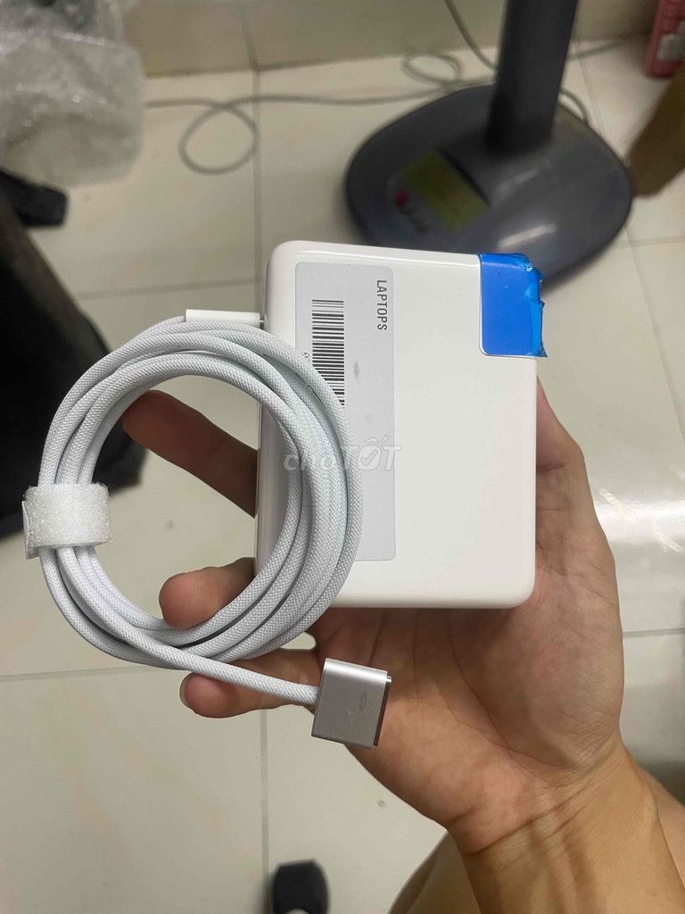 Sạc laptop Apple Macbook 140W Trắng 140W. Mua bán Phụ kiện (Màn hình, Chuột...) tại Quận Thanh Xuân Hà Nội được đăng bởi TrầnK hình 1