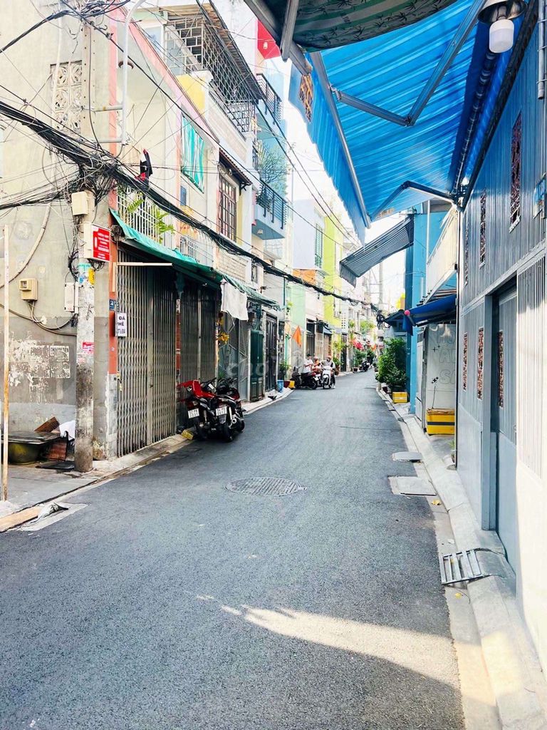 60m², ngang 4m x 15m, gần đường xe hơi, sau công viên Tân Phước