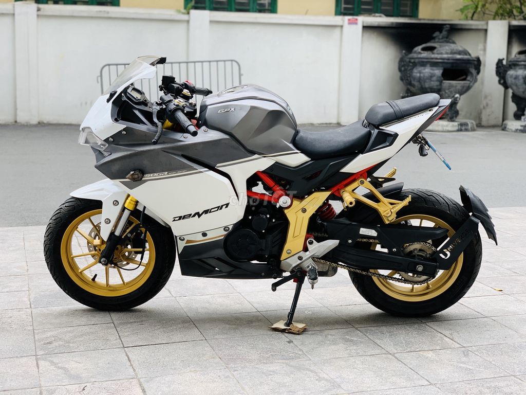 GPX DEMON 150 MÀU XÁM TRẮNG XE ZIN CHẤT CHẠY BỐC.. Mua bán Xe máy tại Quận Hai Bà Trưng Hà Nội được đăng bởi A.SỰ hình 4