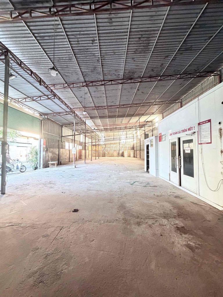 CHO THUÊ KHO 450m 12x37m 20TR-  CÓ VĂN PHÒNG ĐƯỜNG LỚN XE TẢI VÀO KHO