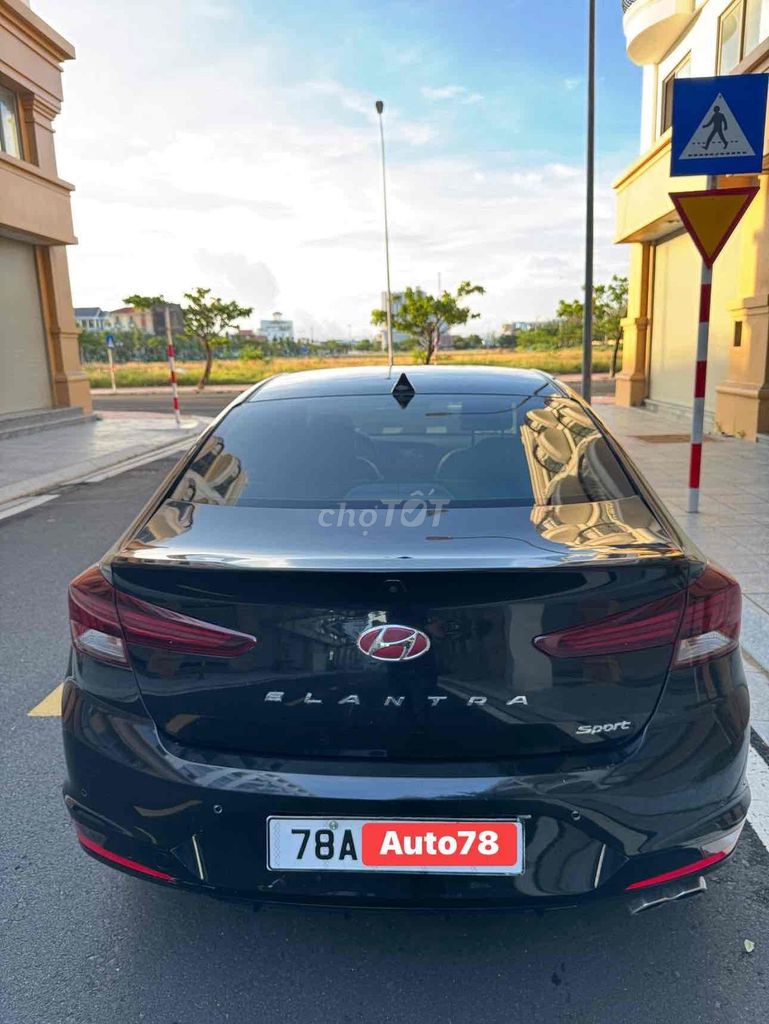 Hyundai Elantra 2019 1.6AT Sport - 50000 km. Mua bán Ô tô tại Thành phố Tuy Hòa Phú Yên được đăng bởi Quang Huynh hình 4