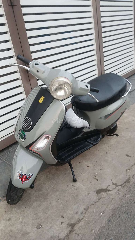 Piaggio Vespa LX 125ie Серый
