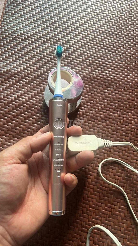Bàn chải điện Panasonic Vàng hồng sạc không dây. Mua bán Thiết bị vệ sinh, nhà tắm tại Huyện Kiến Xương Thái Bình được đăng bởi Li ka Vlogs hình 1