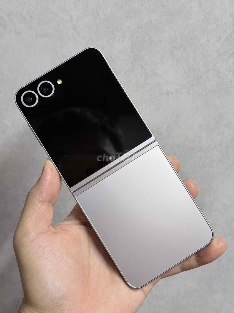 Samsung Z Flip 6 256GB Bạc Đã sử dụng. Mua bán Điện thoại tại Quận Bình Thạnh Tp Hồ Chí Minh được đăng bởi Tuấn 5G Giá Sỉ Sam hình 1