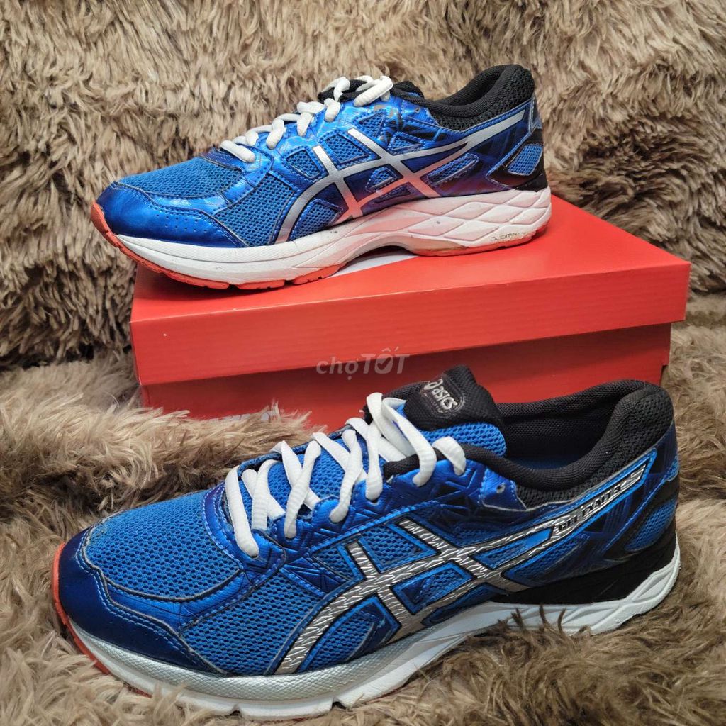 ASICS yasehi

Size 41.5